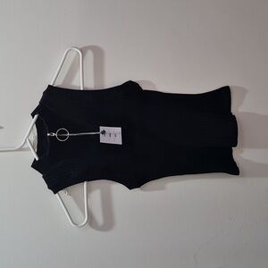 NWT DYNAMIC STRETCHY CROP TOP